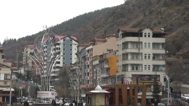 Depremzedelere evlerini kira bedelsiz açtılar