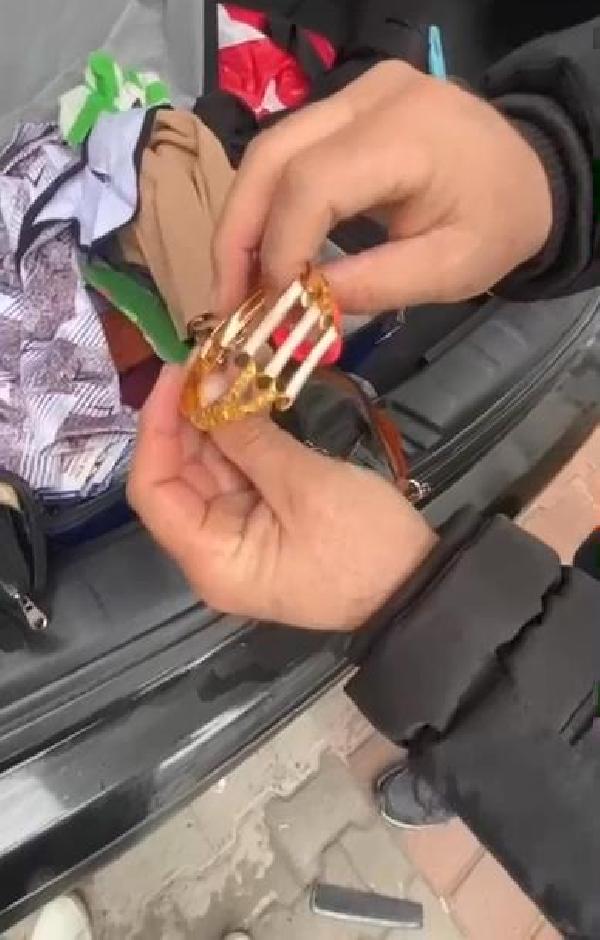 Deprem bölgesinde dükkanları yağmalayan şahıslar kıskıvrak yakalandı 