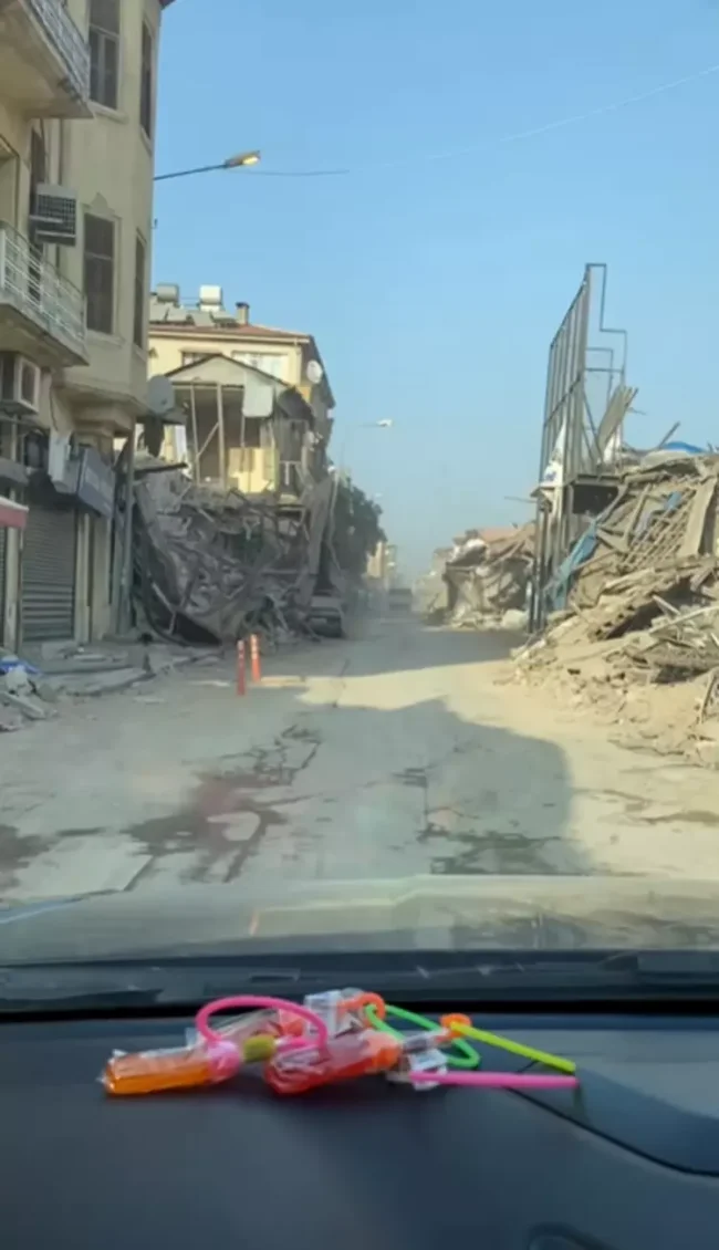 Hatay'dan video paylaştı: 'Sanki bomba atılmış'