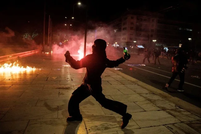 Yunanistan'da sular durulmuyor