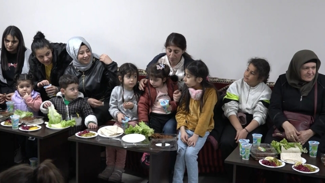 Bursa'daki depremzedenin ağıtı, dinleyenleri duygulandırdı