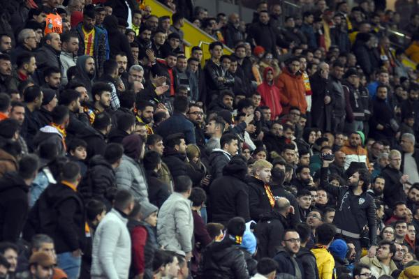 Fenerbahçe, Kayserispor'u iki golle geçti
