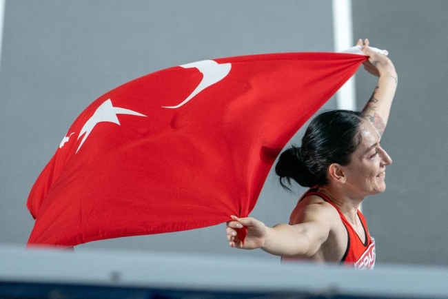 Tuğba Danışmaz'dan, Türkiye rekoruyla altın madalya