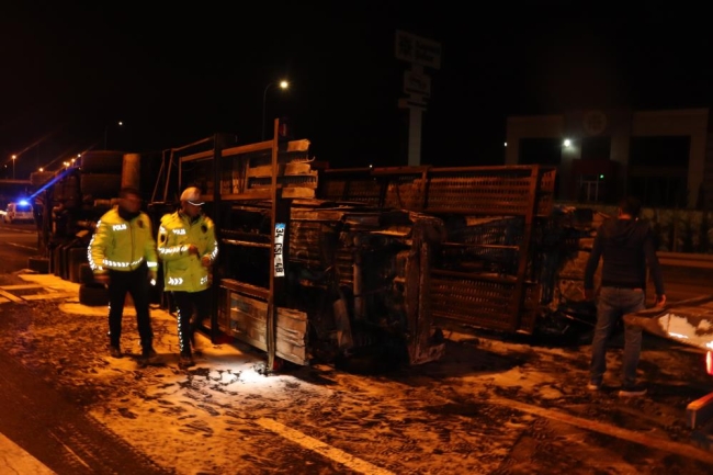 Yanan TIR'ın sürücüsünü polis kurtardı