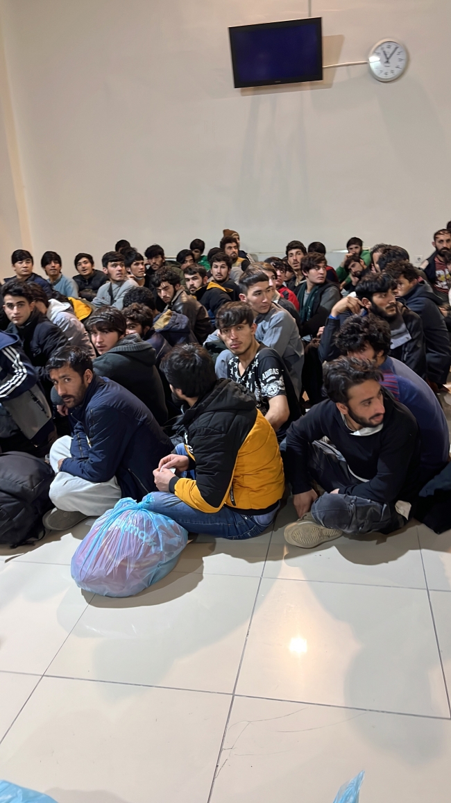 Afgan göçmenler sınırdışı edildi