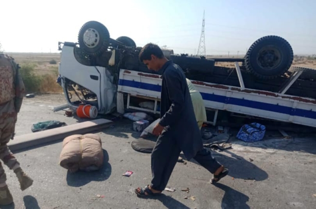 Pakistan'da polis aracına saldırı: 9 ölü, 9 yaralı
