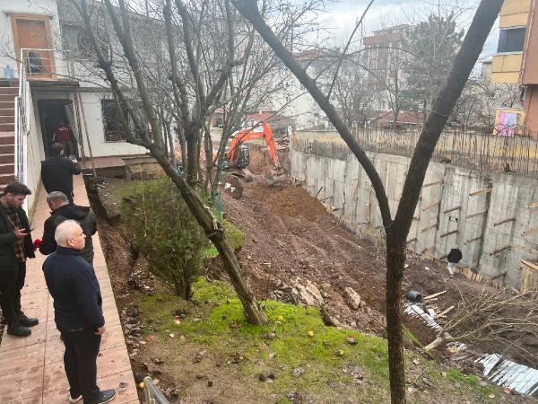 İstinat duvarı çöktü