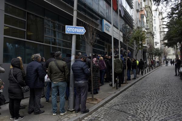 SGK önünde EYT çilesi!