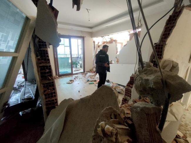 6 günlük bebek, genç çifti enkaz altında kalmaktan kurtardı