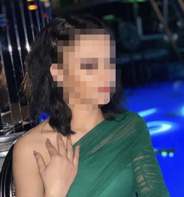 5'inci katta dengesini kaybeden kadın, taksicinin üzerine düştü
