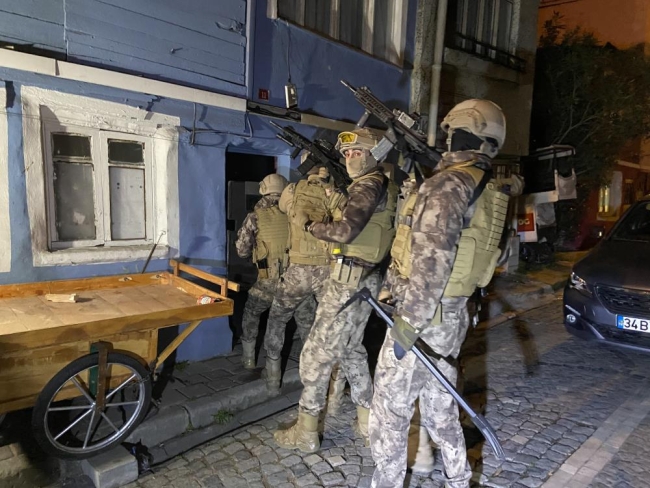 Zehir tacirlerine helikopter destekli eş zamanlı şafak operasyonu