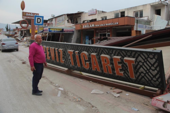 Depremin ardından en çok, mağdur olan 40 personeli için üzülüyor