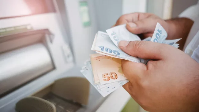 Yaşlı ve engelli aylığı hesaplara yatırıldı