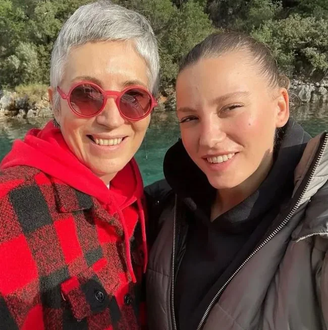Güzelliğiyle hayran bıraktı! : 'İkiz gibiler'