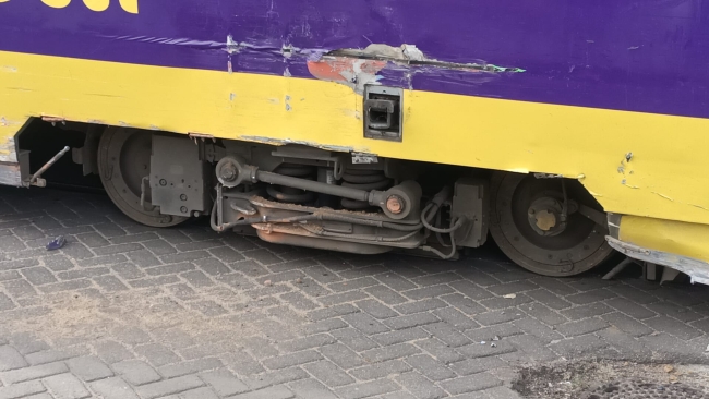 İstanbul-Sirkeci'de tramvay raydan çıktı
