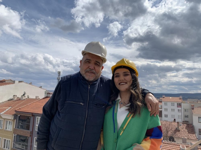 24 yaşındaki kadın çatı ustası, baba mesleğini devam ettiriyor