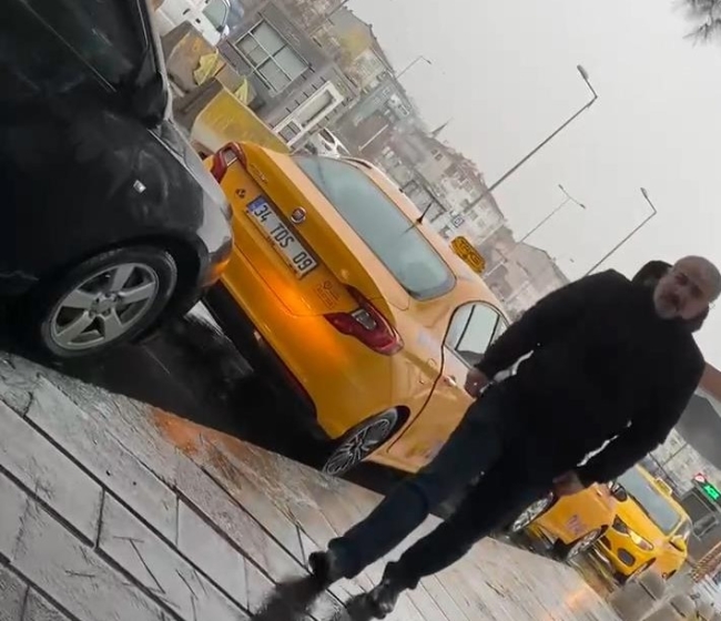 Yenikapı'da taksicilerin "sefer iptal" oyunu