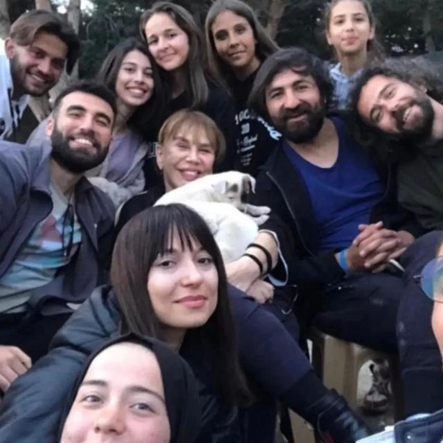 Depremzedelere moral oldu