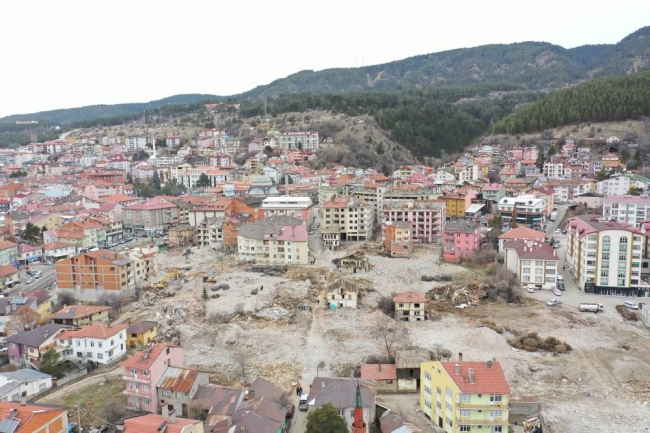 Fay hattı üzerindeki 700’ün üzerinde bina yıkılıyor