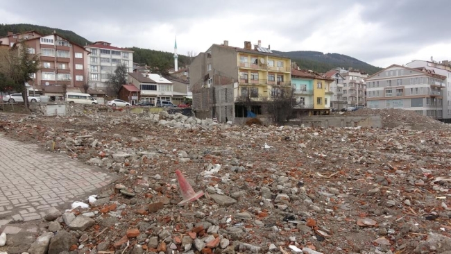 Fay hattı üzerindeki 700’ün üzerinde bina yıkılıyor