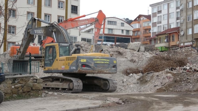 Fay hattı üzerindeki 700’ün üzerinde bina yıkılıyor