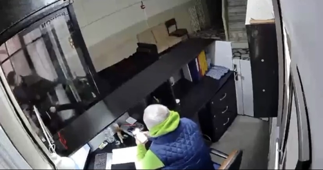 Bursa'da otele müşteri gibi girerek soygun yaptı