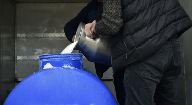 Depremzedeler süt desteği