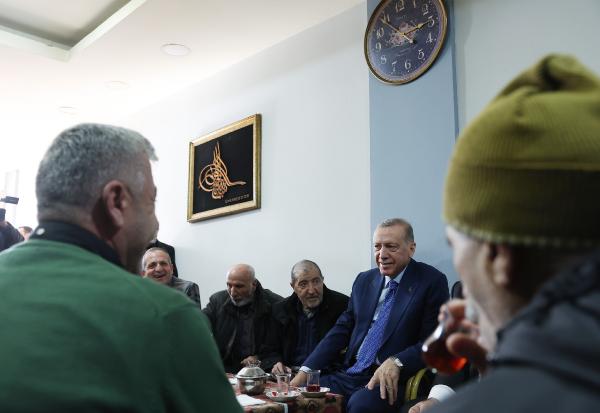 Cumhurbaşkanı Erdoğan Fatih'te esnafı ziyaret etti 