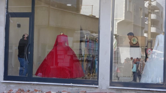 Bursa'da binayı yıktırmamak için canlarını hiçe saydılar