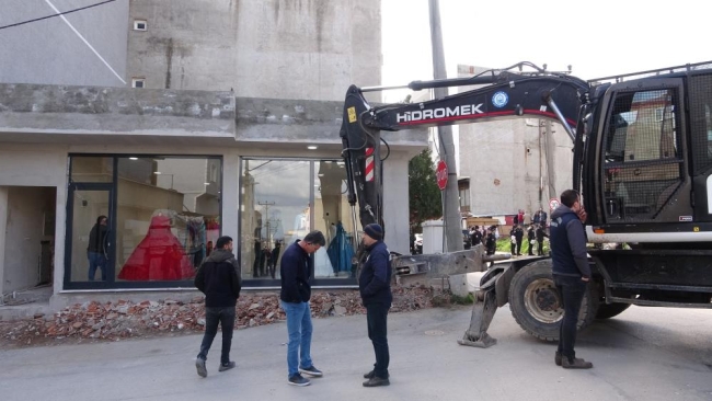 Bursa'da binayı yıktırmamak için canlarını hiçe saydılar