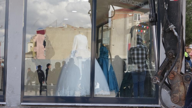 Bursa'da binayı yıktırmamak için canlarını hiçe saydılar