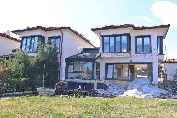 Milyonluk villalar da depremde yıkıldı!