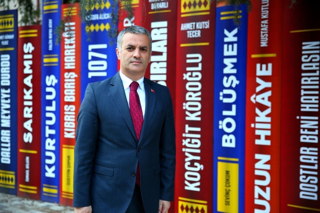 Duvarı gören okumadan geçemiyor