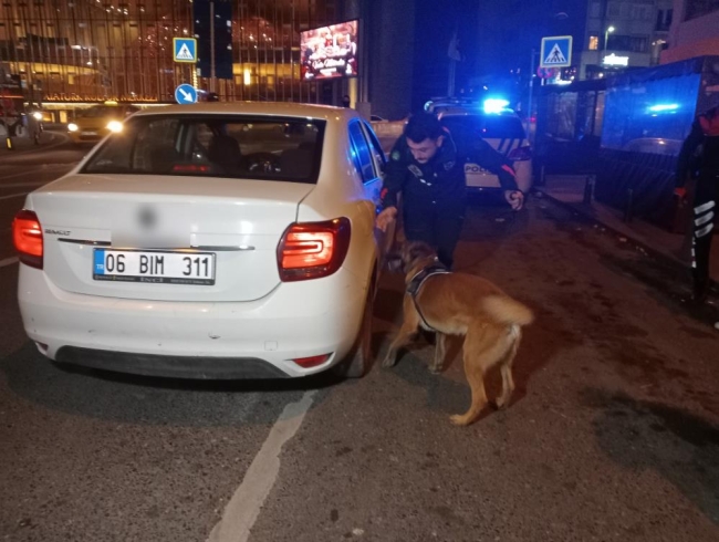 Taksim Meydanı’nda araçlar didik didik arandı