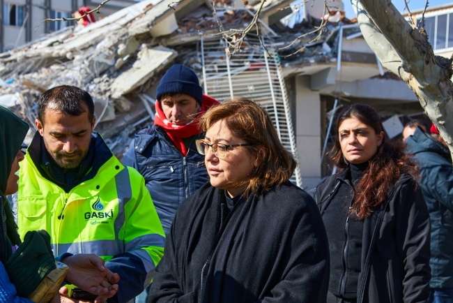 Depremzede öğrencilere maddi destek
