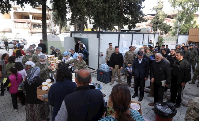 Bakan Akar, Hatay'da incelemelerde bulundu
