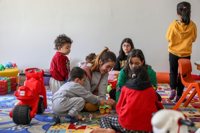 Konteyner yaşam alanında hem barınma hem de istihdam imkanı