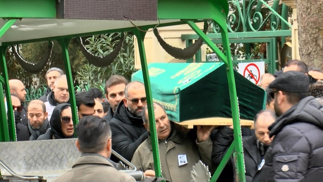 Serdar Ortaç kardeşini son yolculuğuna uğurladı