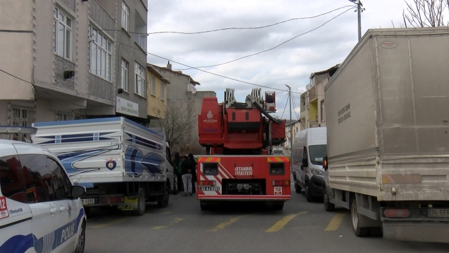 Çıkan yangın yardım malzemelerini küle çevirdi