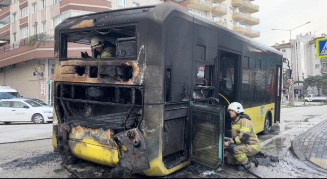 Bursa'da seyir halindeki halk otobüsü alev alev yandı