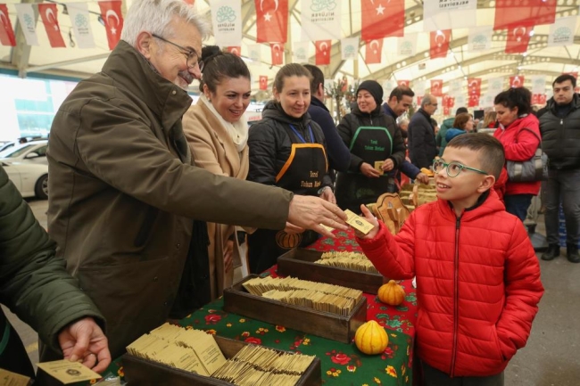 Nilüfer Tohum Takas etkinliğinde binlerce paket tohum dağıtıldı