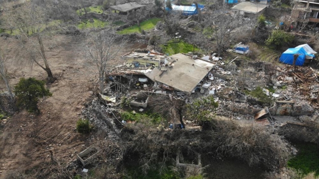 Depremin Hatay'da vurduğu köy yerle bir oldu