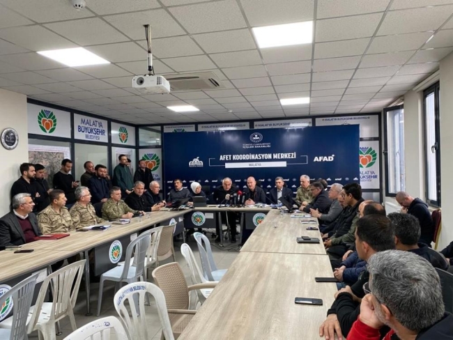 Bakan Ersoy: “Enkaz kaldırma çalışmalarına yoğunlaştık”