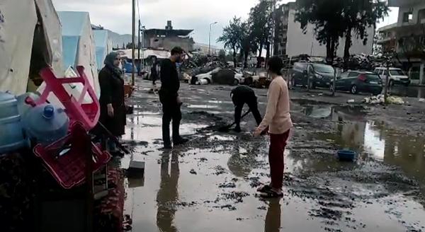 Zorlu mücadele: Deprem bölgesinde sağanak etkisi