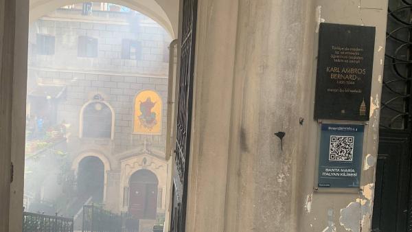 İstiklal Caddesi'ndeki yangın kiliseye sıçradı