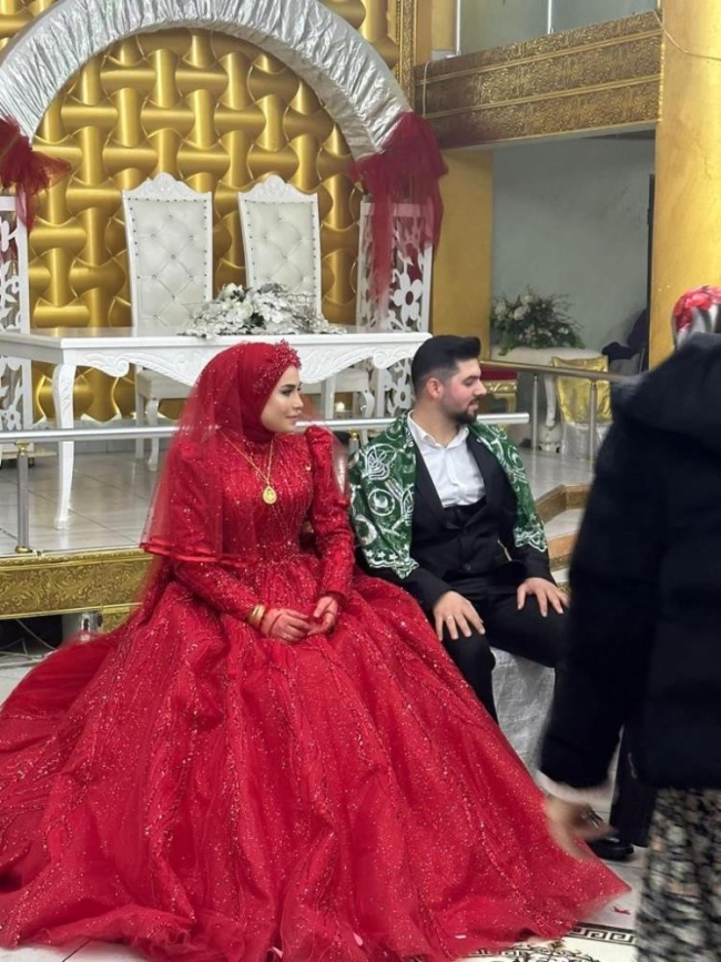 Otel odasında ölü bulunan çift son yolculuğuna uğurlandı