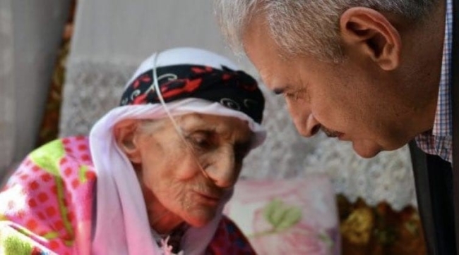 Binali Yıldırım annesini son yolculuğa uğurladı