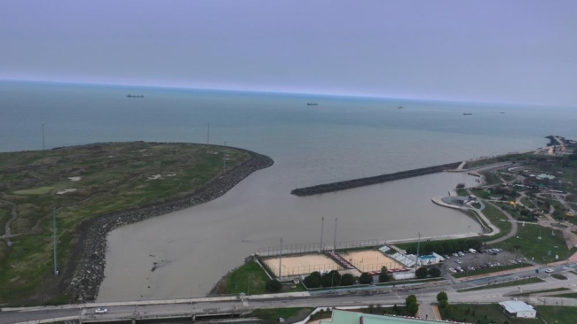 Karadeniz kahverengiye boyandı