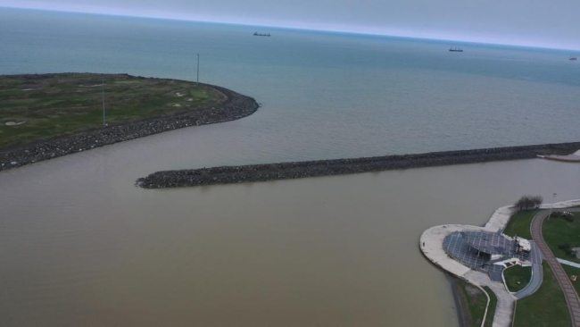 Karadeniz kahverengiye boyandı