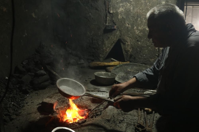 Bursa'da ömrünü adadığı mesleğini 70 yıldır sürdürüyor
